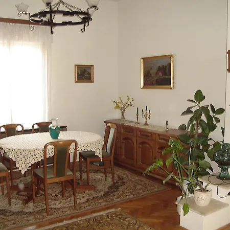 Apartment Lilla Apartmanhaz *